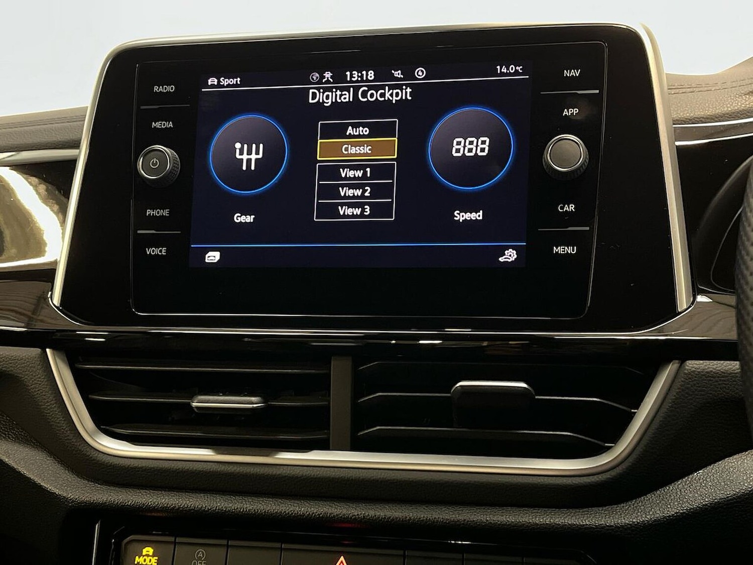 Used Volkswagen T-Roc 2022 for sale - 76305373: Photo 32