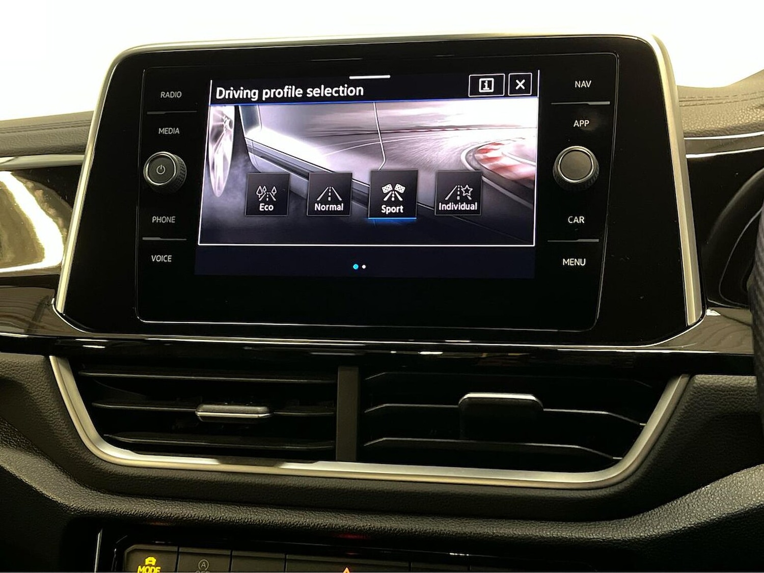 Used Volkswagen T-Roc 2022 for sale - 76305373: Photo 37