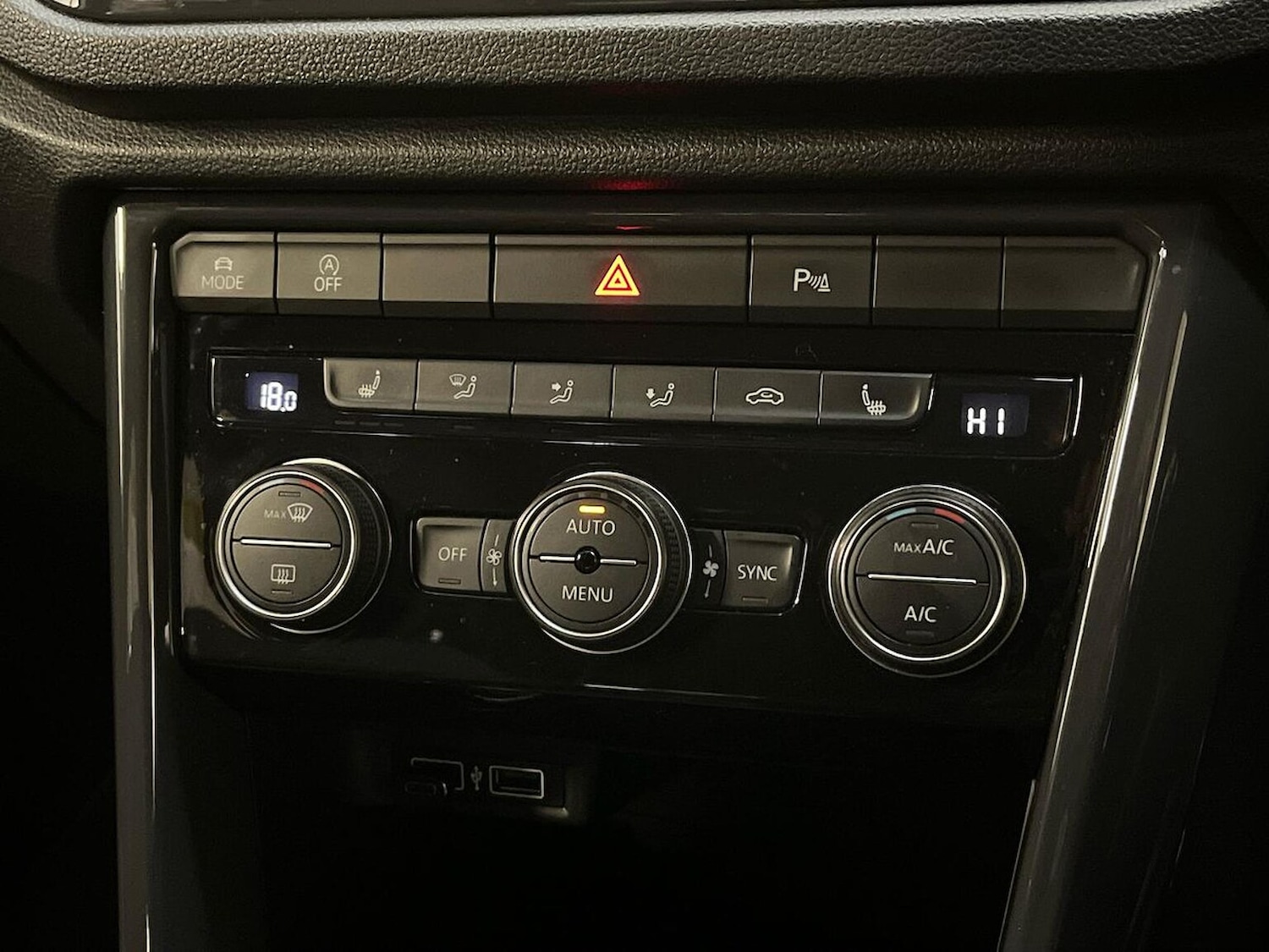 Used Volkswagen T-Roc 2018 for sale - 76232797: Photo 12