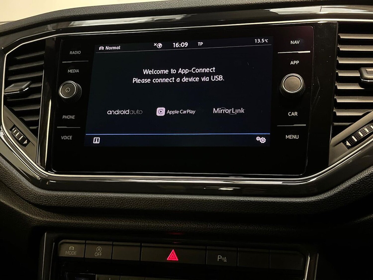 Used Volkswagen T-Roc 2018 for sale - 76232797: Photo 25