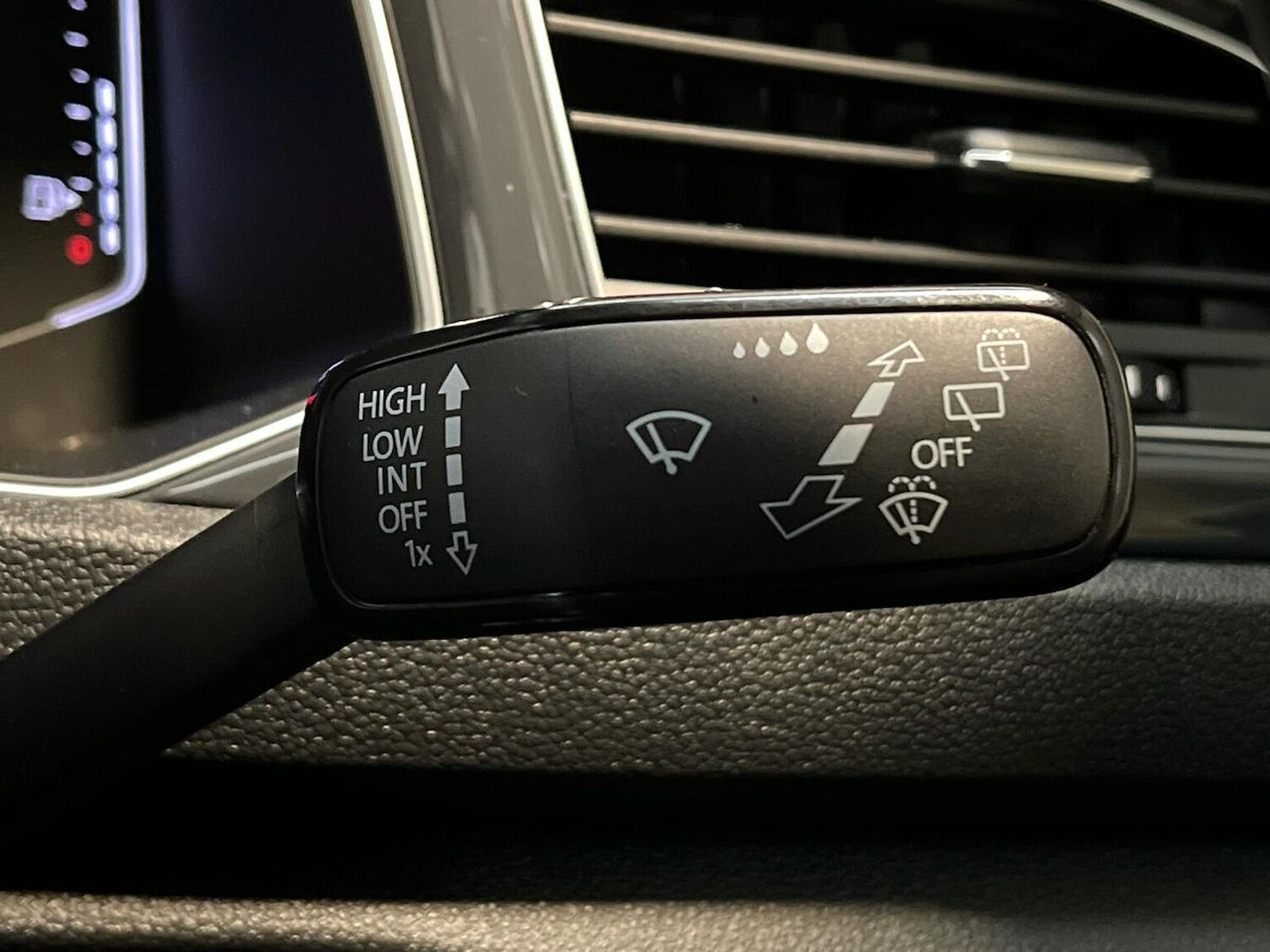 Used Volkswagen T-Roc 2018 for sale - 76232797: Photo 28