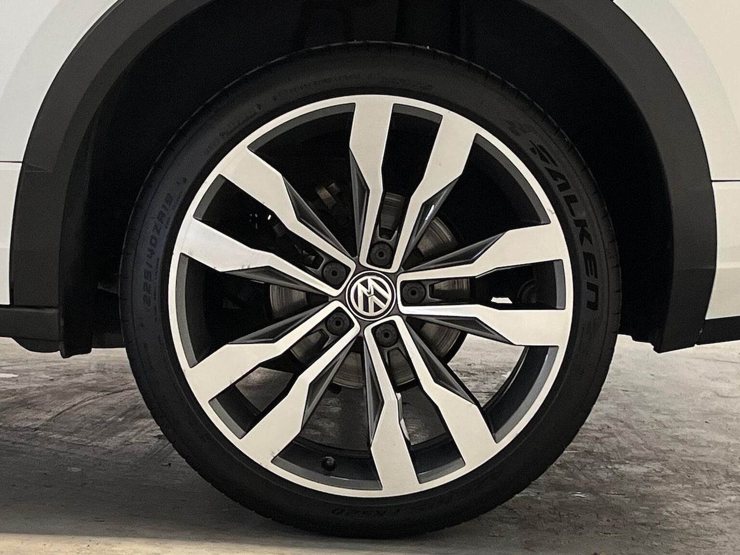 Used Volkswagen T-Roc 2018 for sale - 76232797: Photo 6