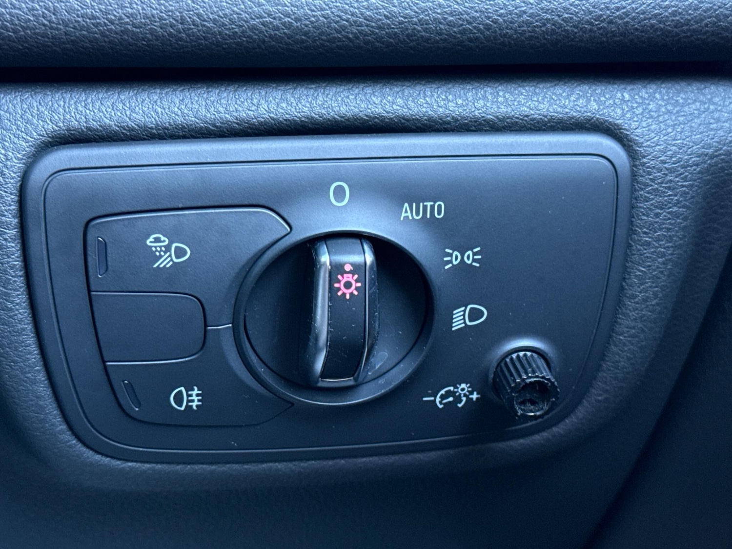 Used Audi A6 Saloon for sale - 77970452: Photo 35