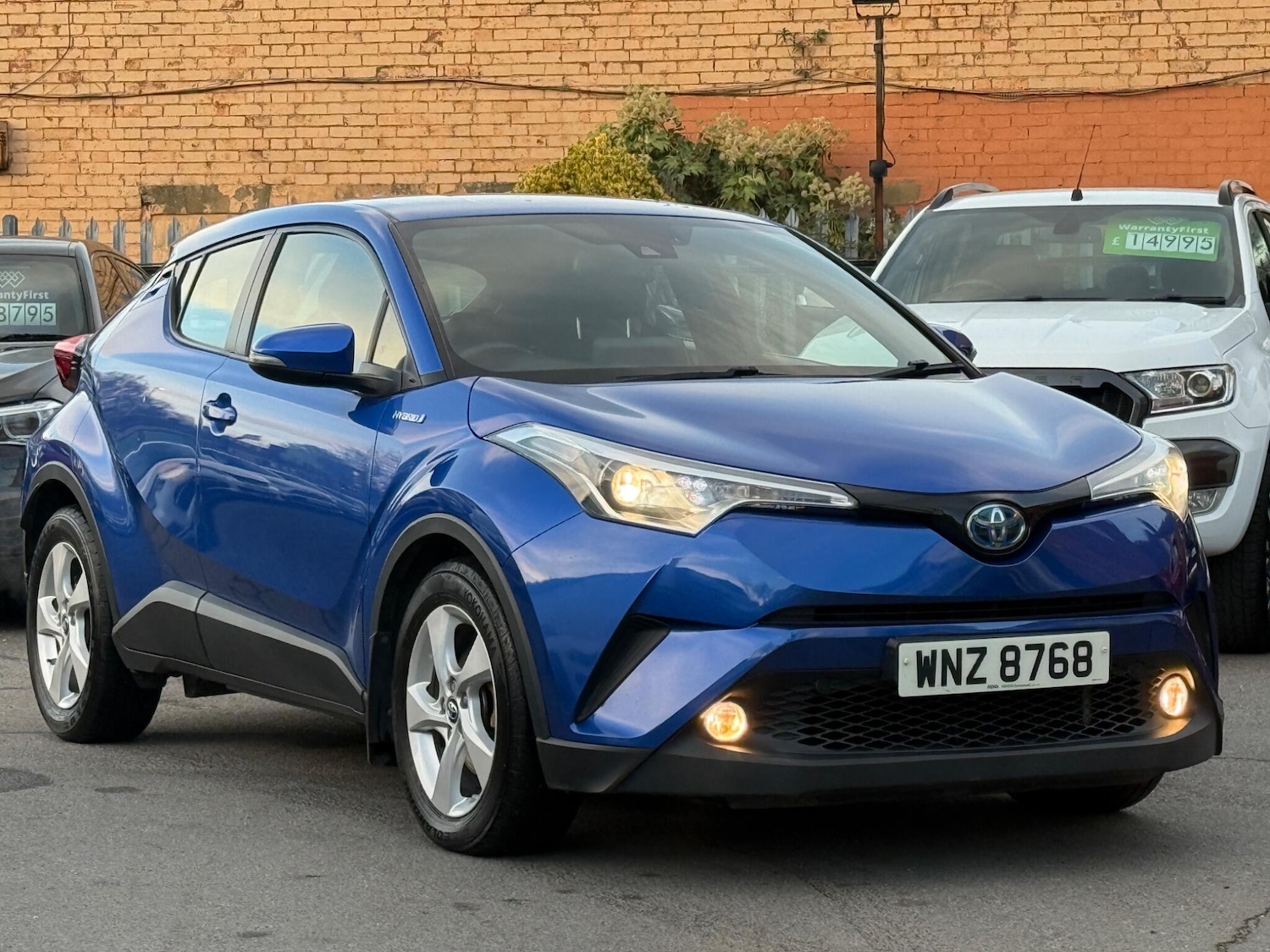 Used Toyota C-HR 2017 for sale - 76714875: Photo 1