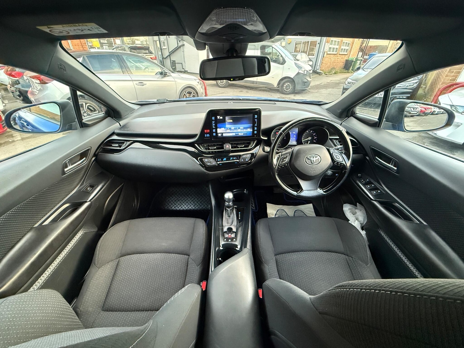 Used Toyota C-HR 2017 for sale - 76714875: Photo 12