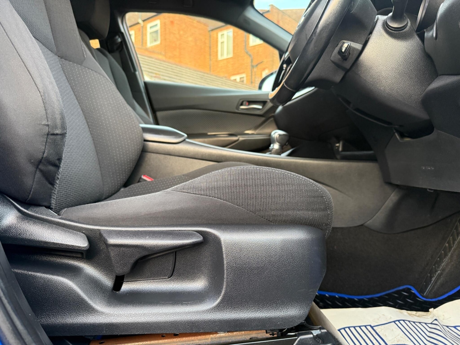 Used Toyota C-HR 2017 for sale - 76714875: Photo 13