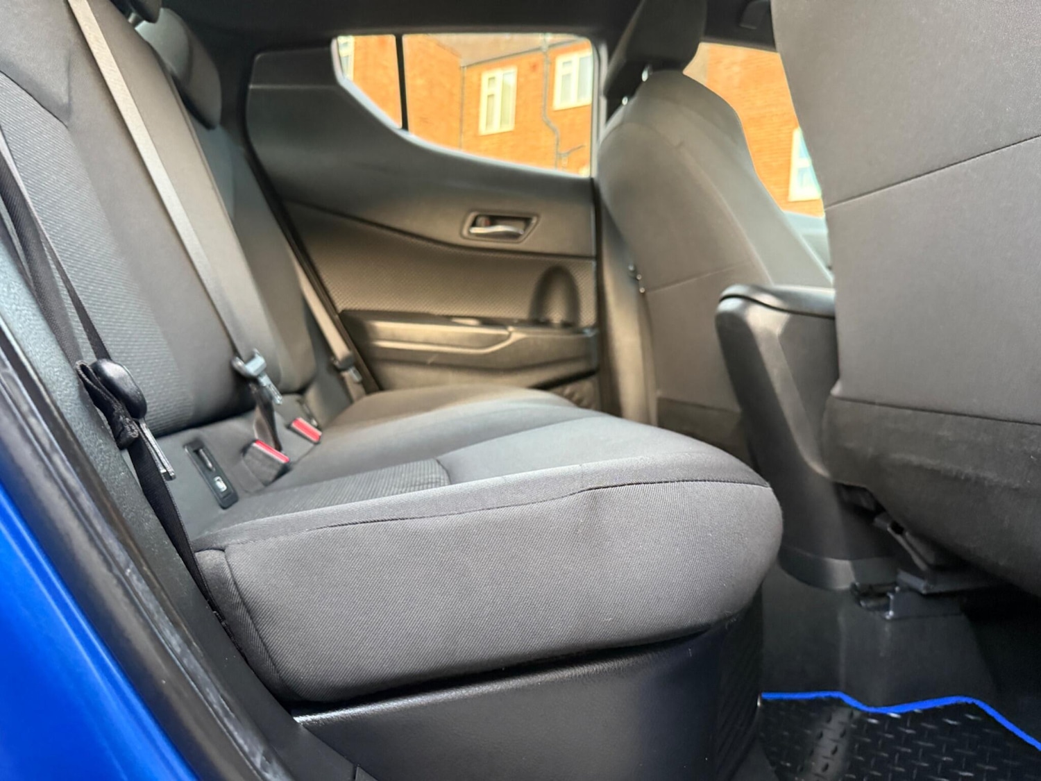 Used Toyota C-HR 2017 for sale - 76714875: Photo 18