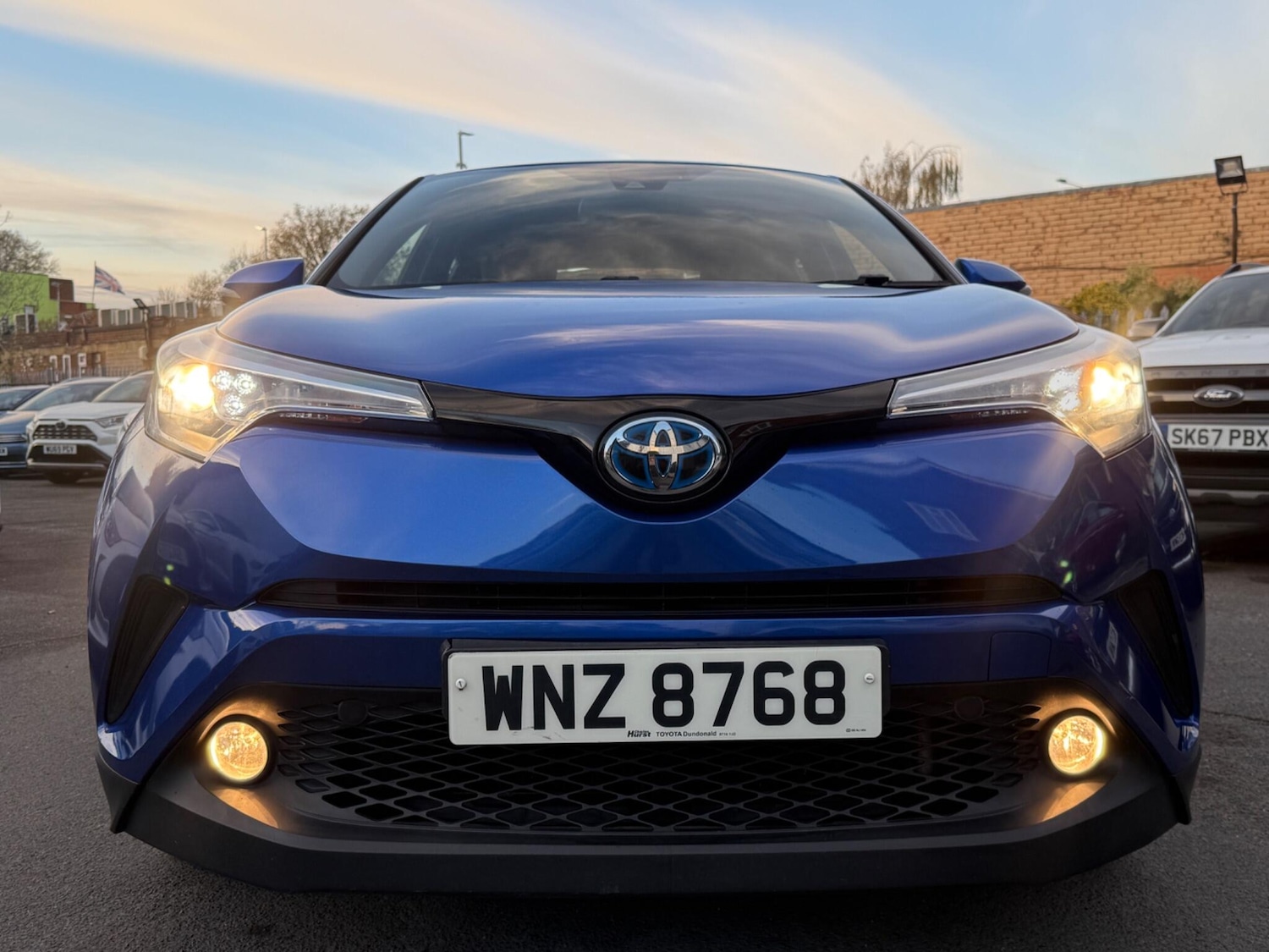 Used Toyota C-HR 2017 for sale - 76714875: Photo 2