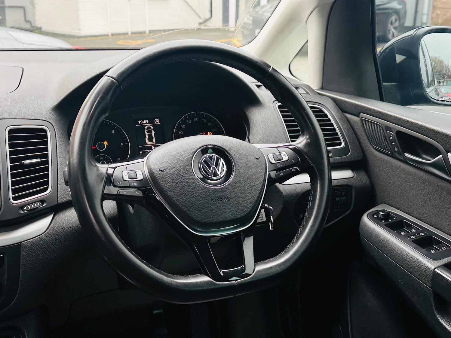 Used Volkswagen Sharan 2019 for sale - 76572315: Photo 45