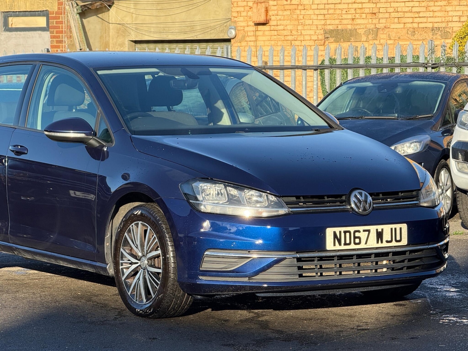 Used Volkswagen Golf 2018 for sale - 76975935: Photo 2