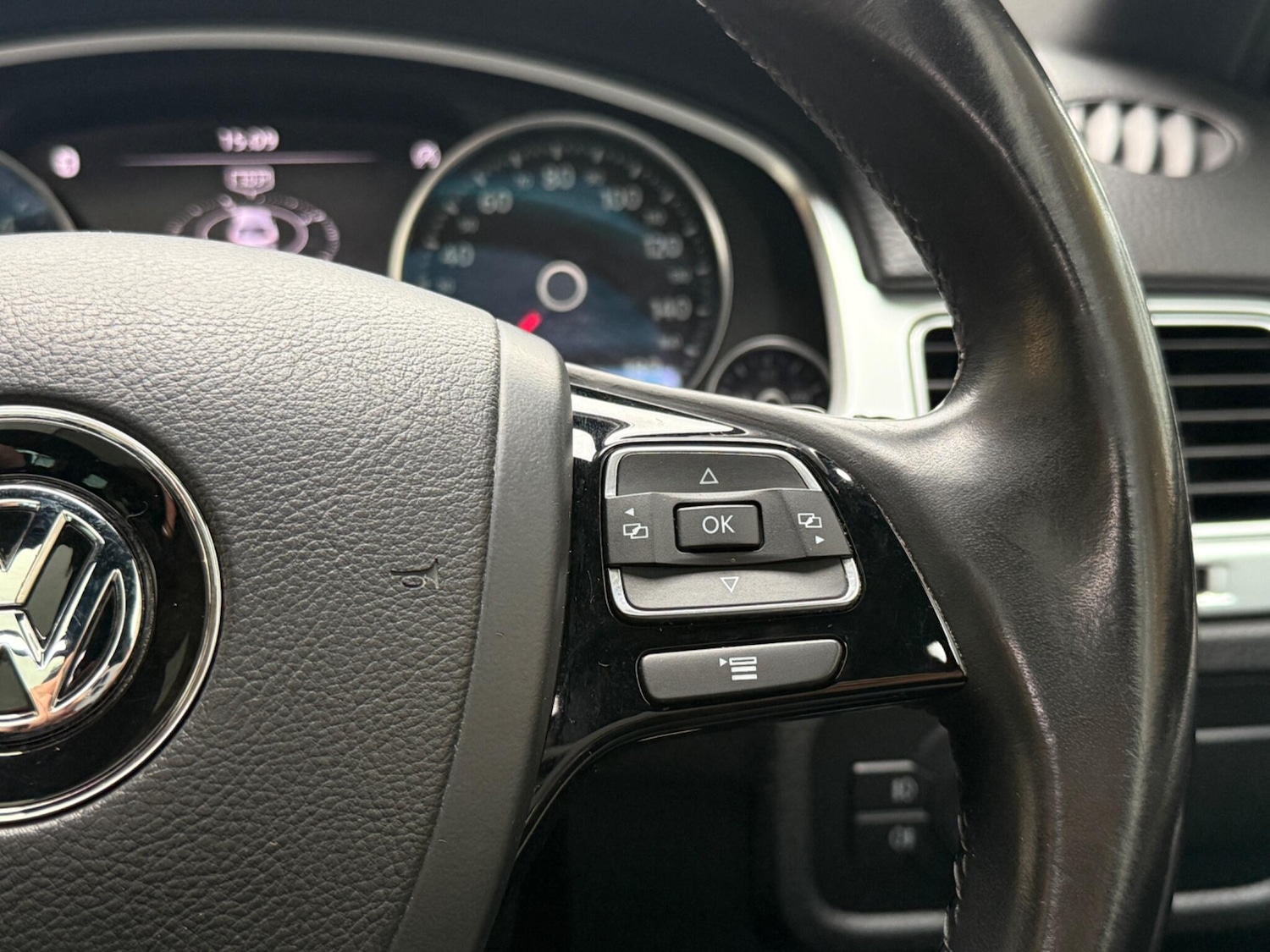 Used Volkswagen Touareg 2017 for sale - 77612799: Photo 30