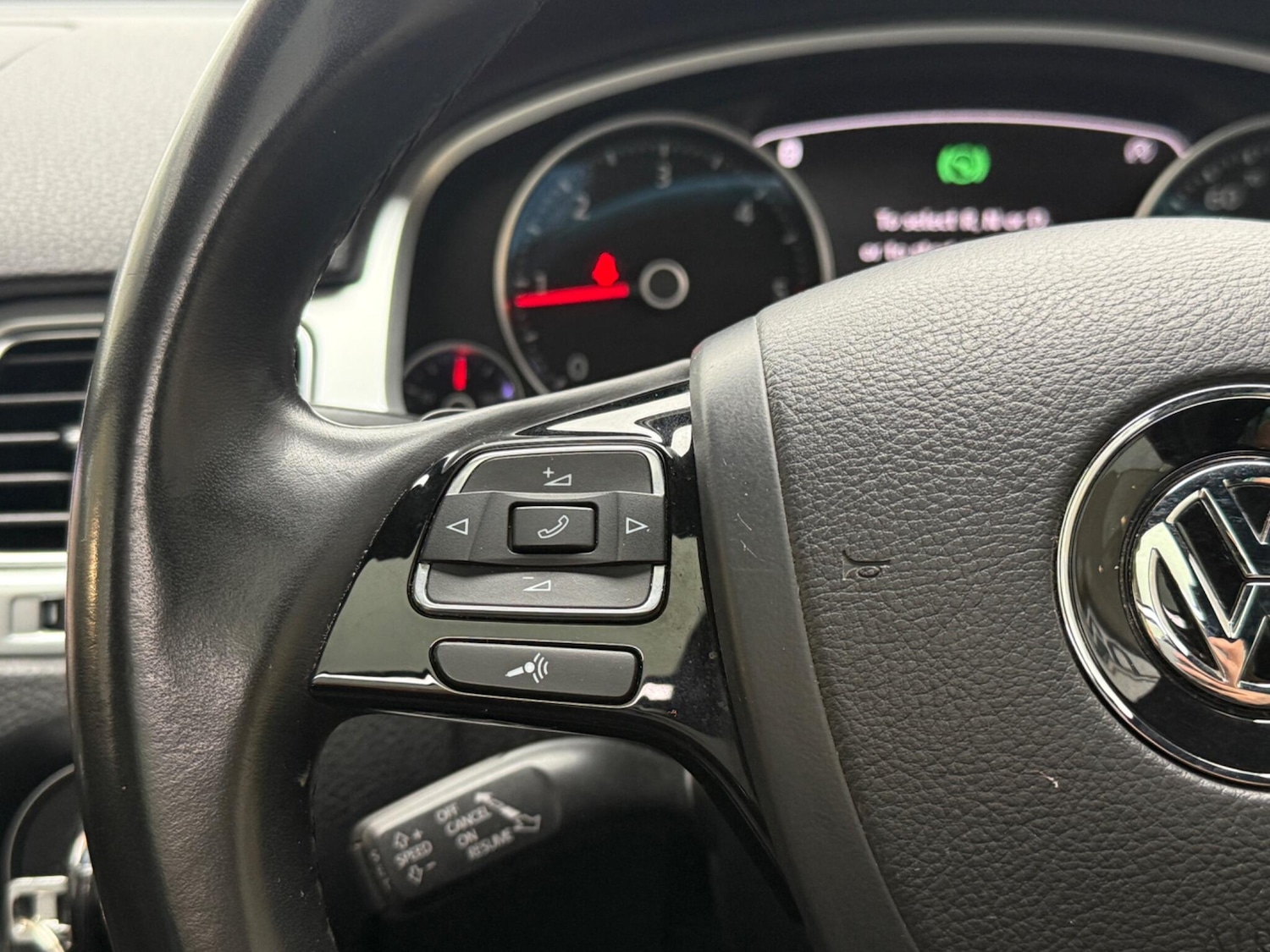 Used Volkswagen Touareg 2017 for sale - 77612799: Photo 31