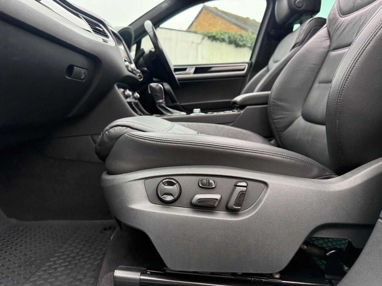 Used Volkswagen Touareg 2017 for sale - 77612799: Photo 45