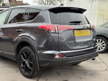 Used Toyota RAV4 2018 for sale - 78261113: Photo