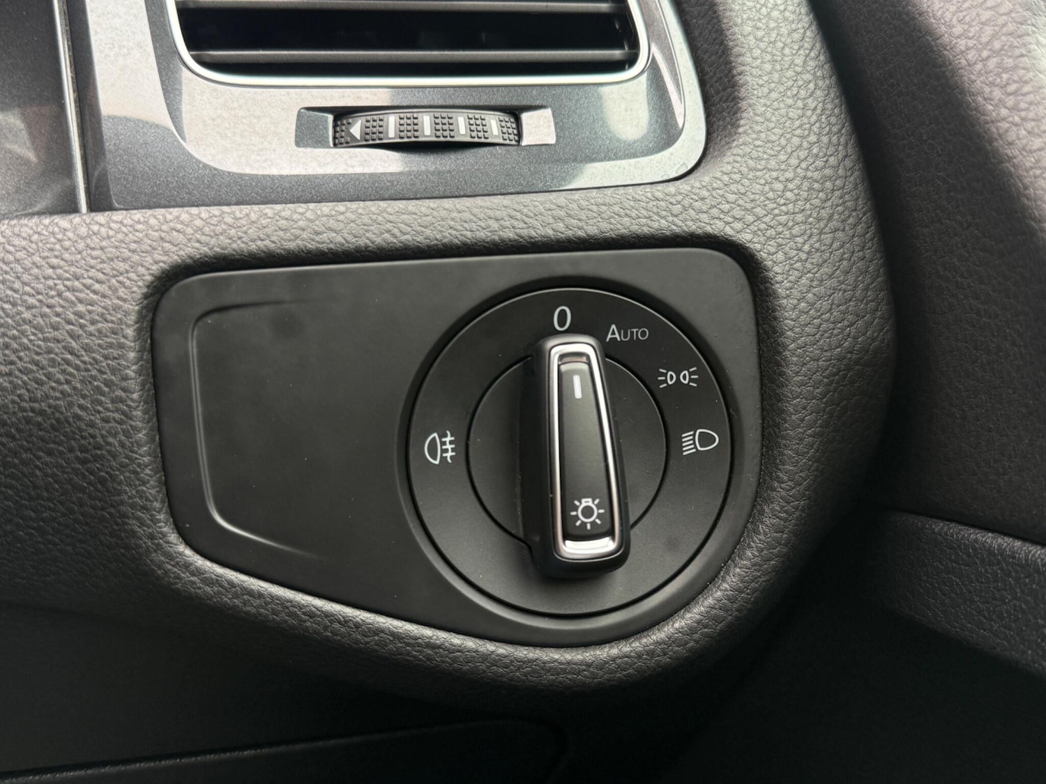 Used Volkswagen Golf 2018 for sale - 77853808: Photo 35