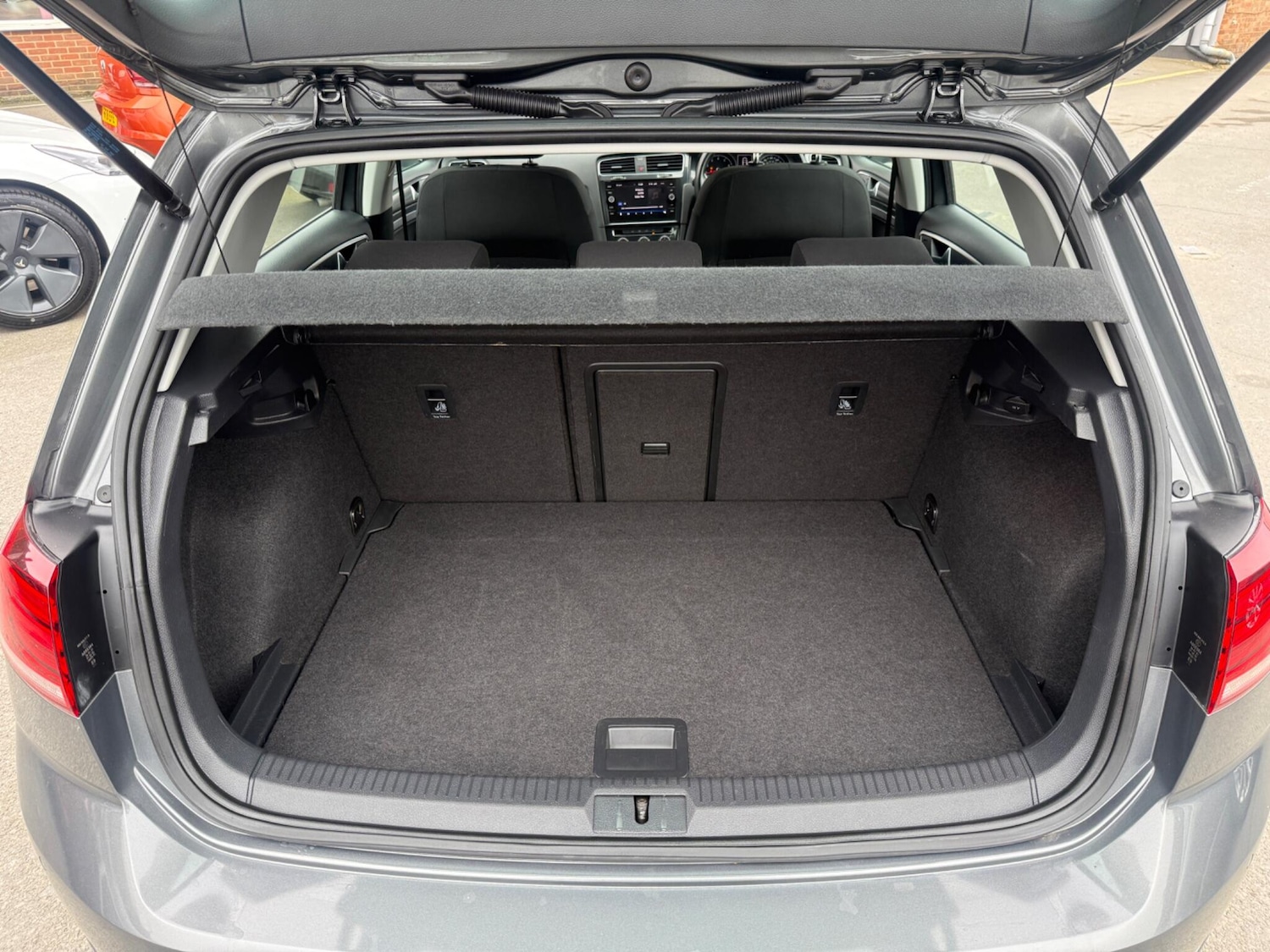 Used Volkswagen Golf 2018 for sale - 77853808: Photo 50