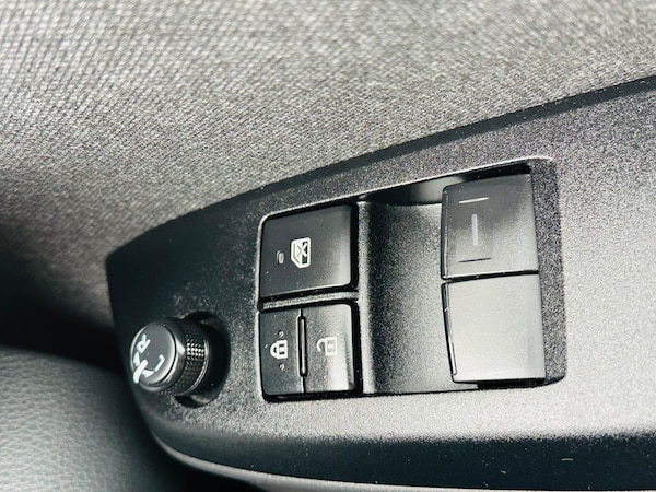 Used Toyota Yaris 2020 for sale - 76314451: Photo 28