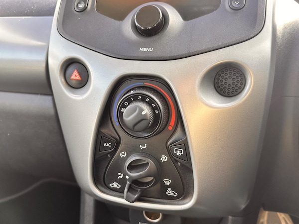 Used Toyota AYGO 2015 for sale - 76099076: Photo 24