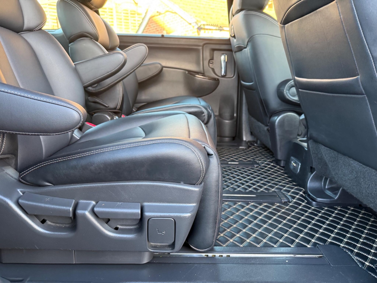 Used Nissan Elgrand 2025 for sale - 76728569: Photo 25