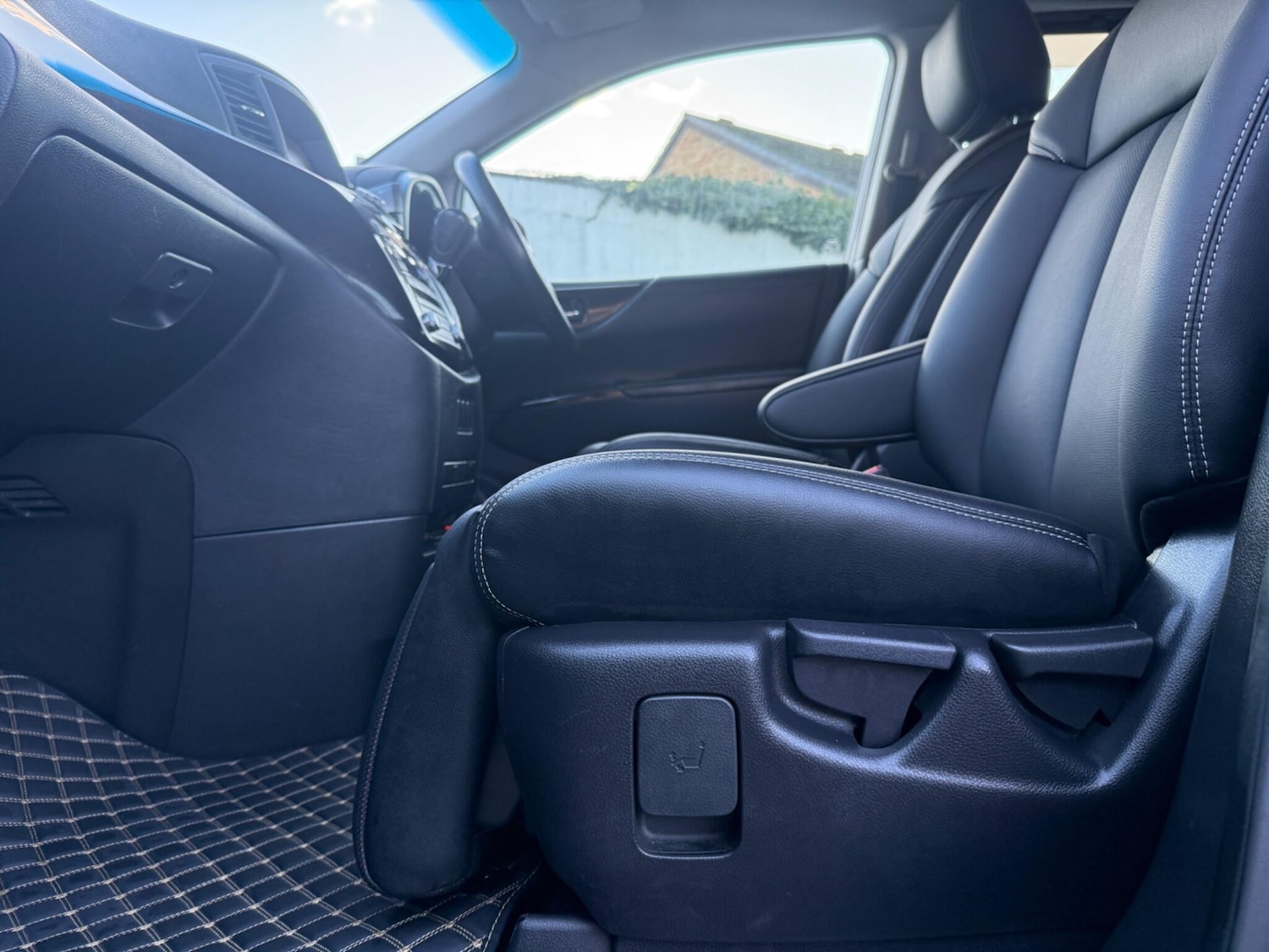 Used Nissan Elgrand 2025 for sale - 76728569: Photo 47