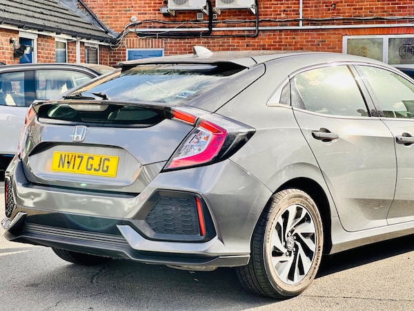 Used Honda Civic 2017 for sale - 76084990: Photo 10