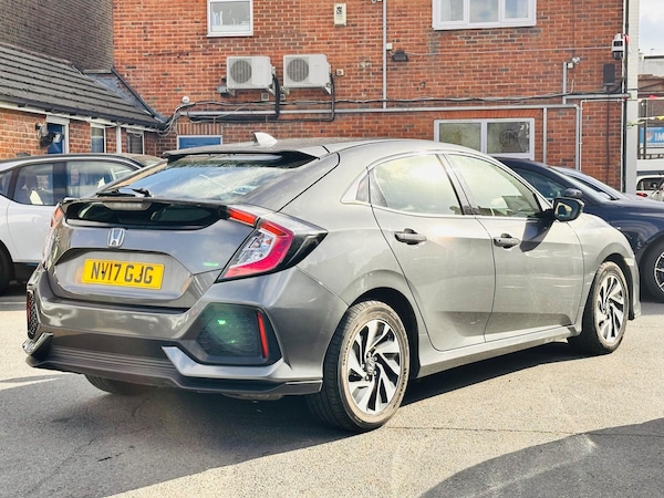 Used Honda Civic 2017 for sale - 76084990: Photo 11