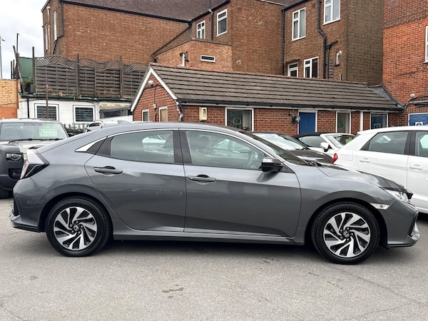 Used Honda Civic 2017 for sale - 76084990: Photo 13
