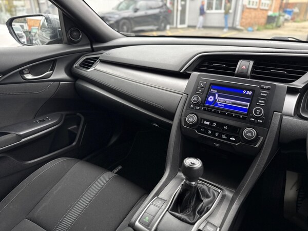 Used Honda Civic 2017 for sale - 76084990: Photo 16