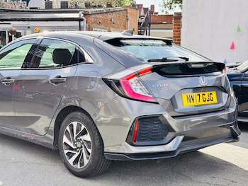 Used Honda Civic 2017 for sale - 76084990: Photo 4