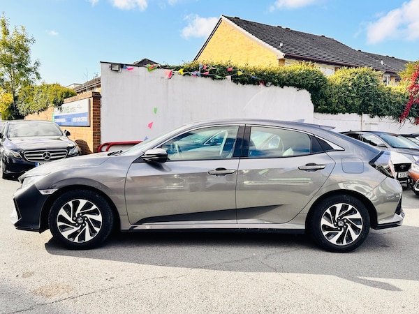 Used Honda Civic 2017 for sale - 76084990: Photo 5