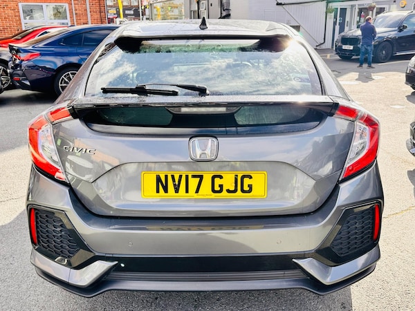Used Honda Civic 2017 for sale - 76084990: Photo 8