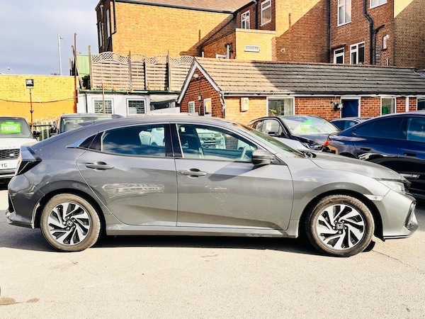 Used Honda Civic 2017 for sale - 76084990: Photo 9
