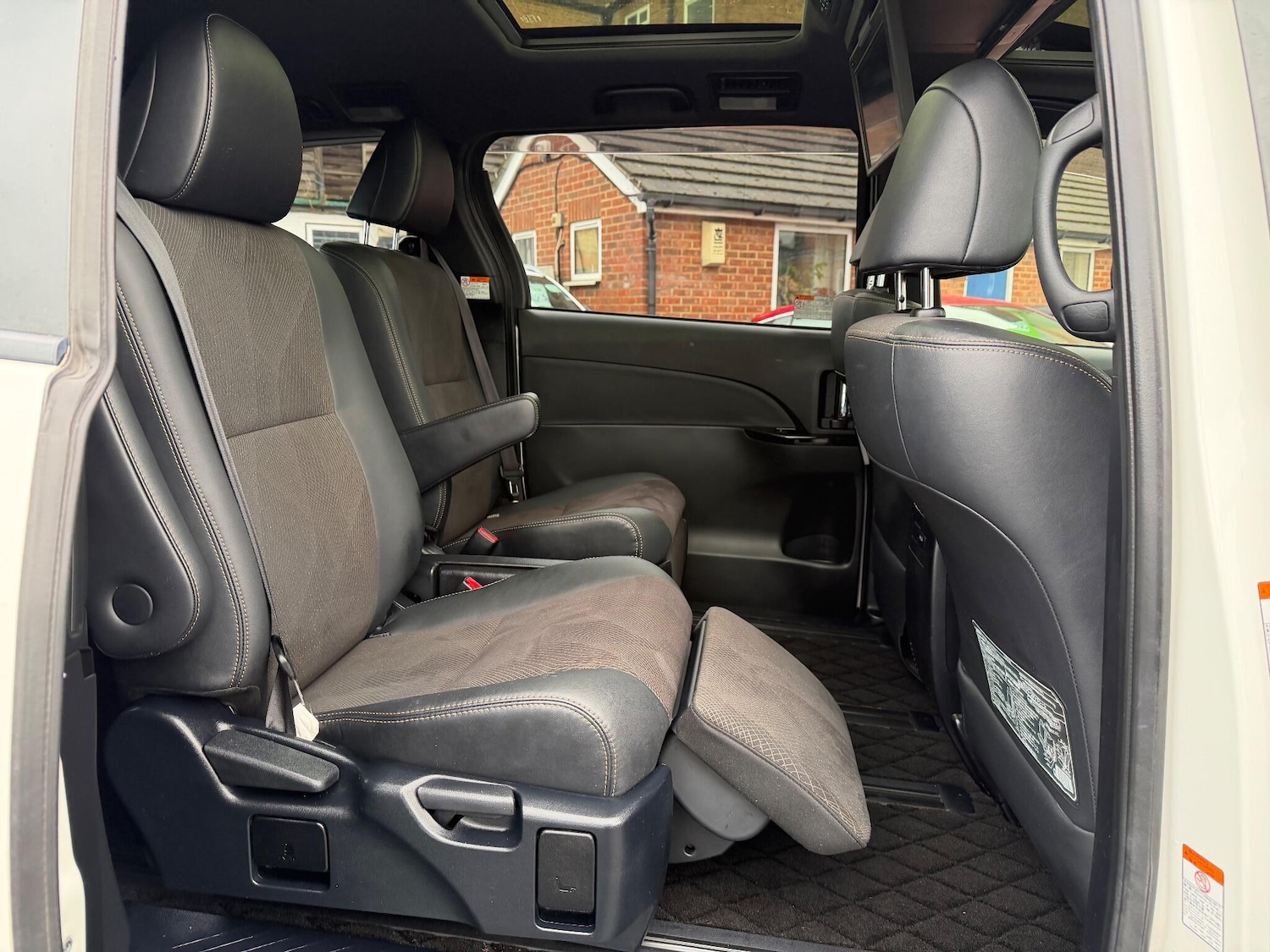 Used Toyota Estima 2025 for sale - 76633615: Photo 19