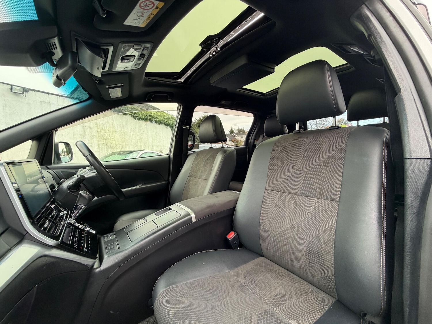 Used Toyota Estima 2025 for sale - 76633615: Photo 37