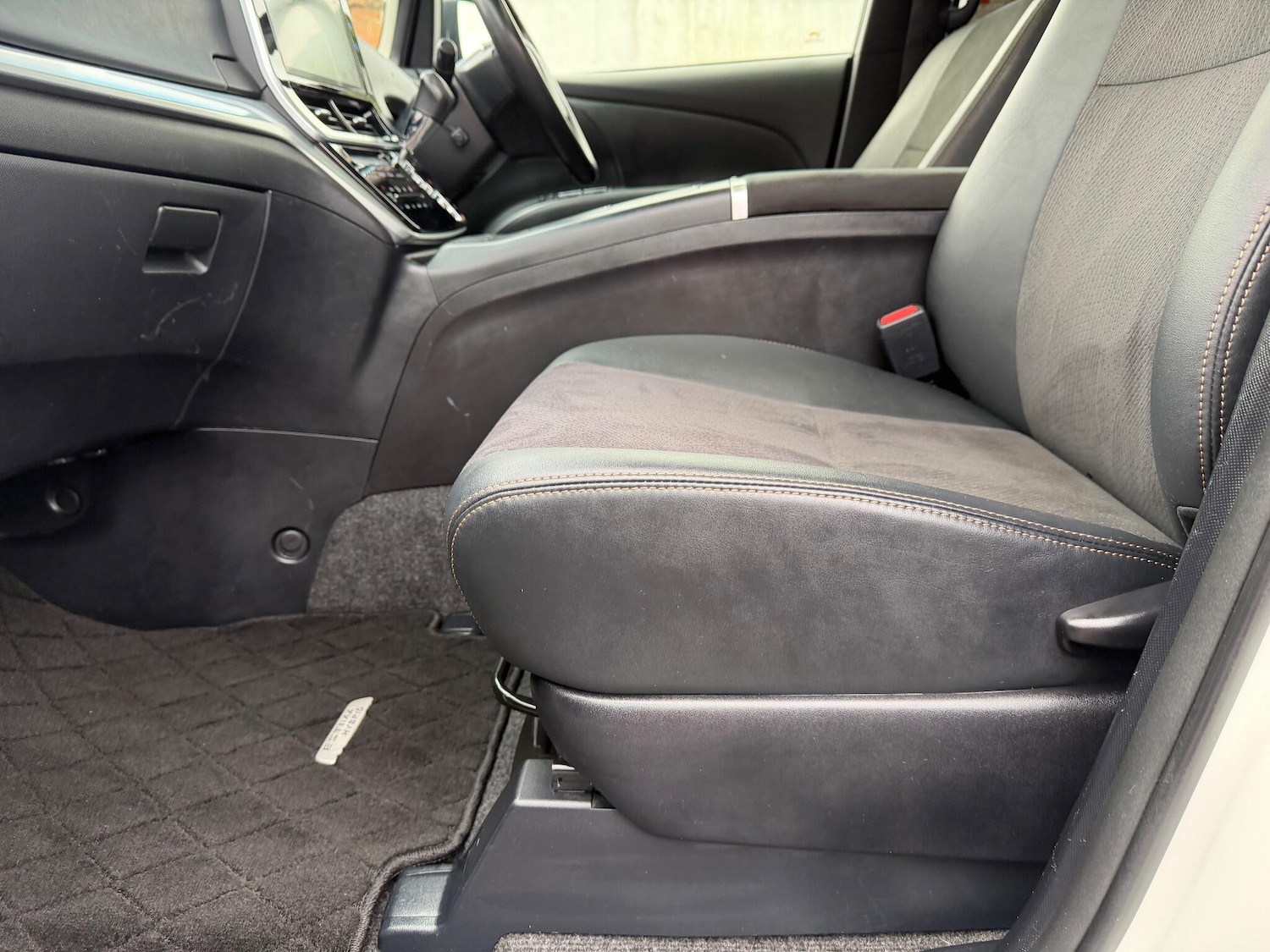 Used Toyota Estima 2025 for sale - 76633615: Photo 38