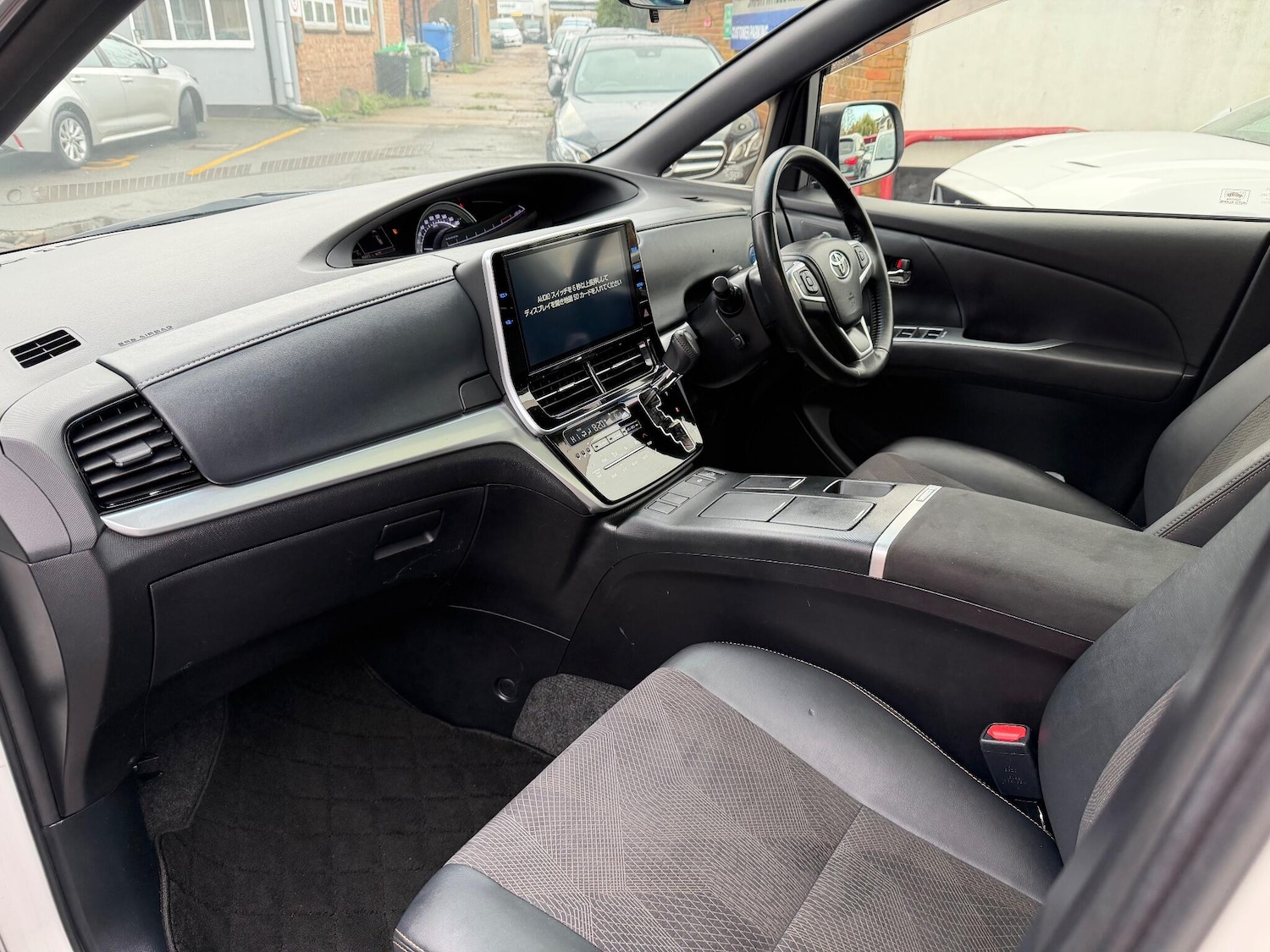 Used Toyota Estima 2025 for sale - 76633615: Photo 40