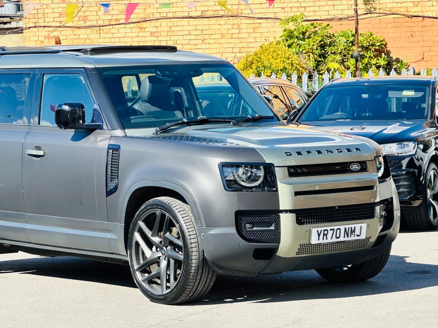 Used Land Rover Defender 110 for sale - 75838148: Photo 2