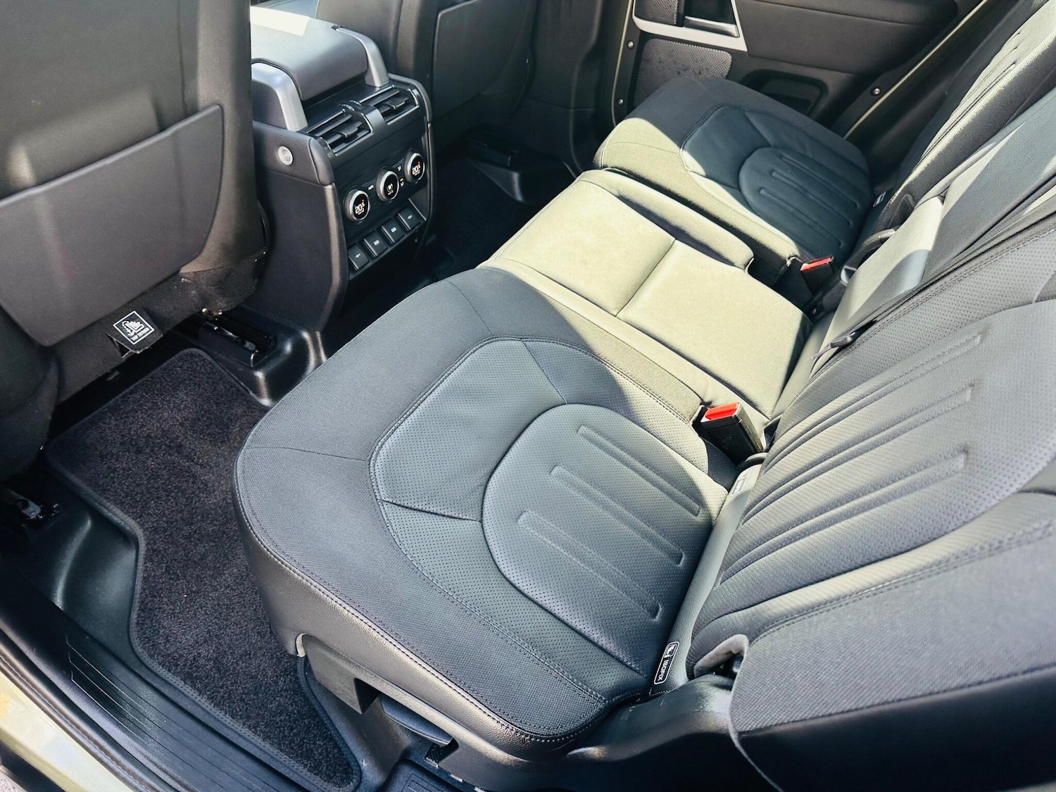 Used Land Rover Defender 110 for sale - 75838148: Photo 28