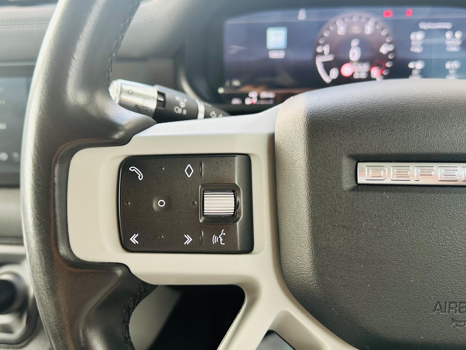 Used Land Rover Defender 110 for sale - 75838148: Photo 32