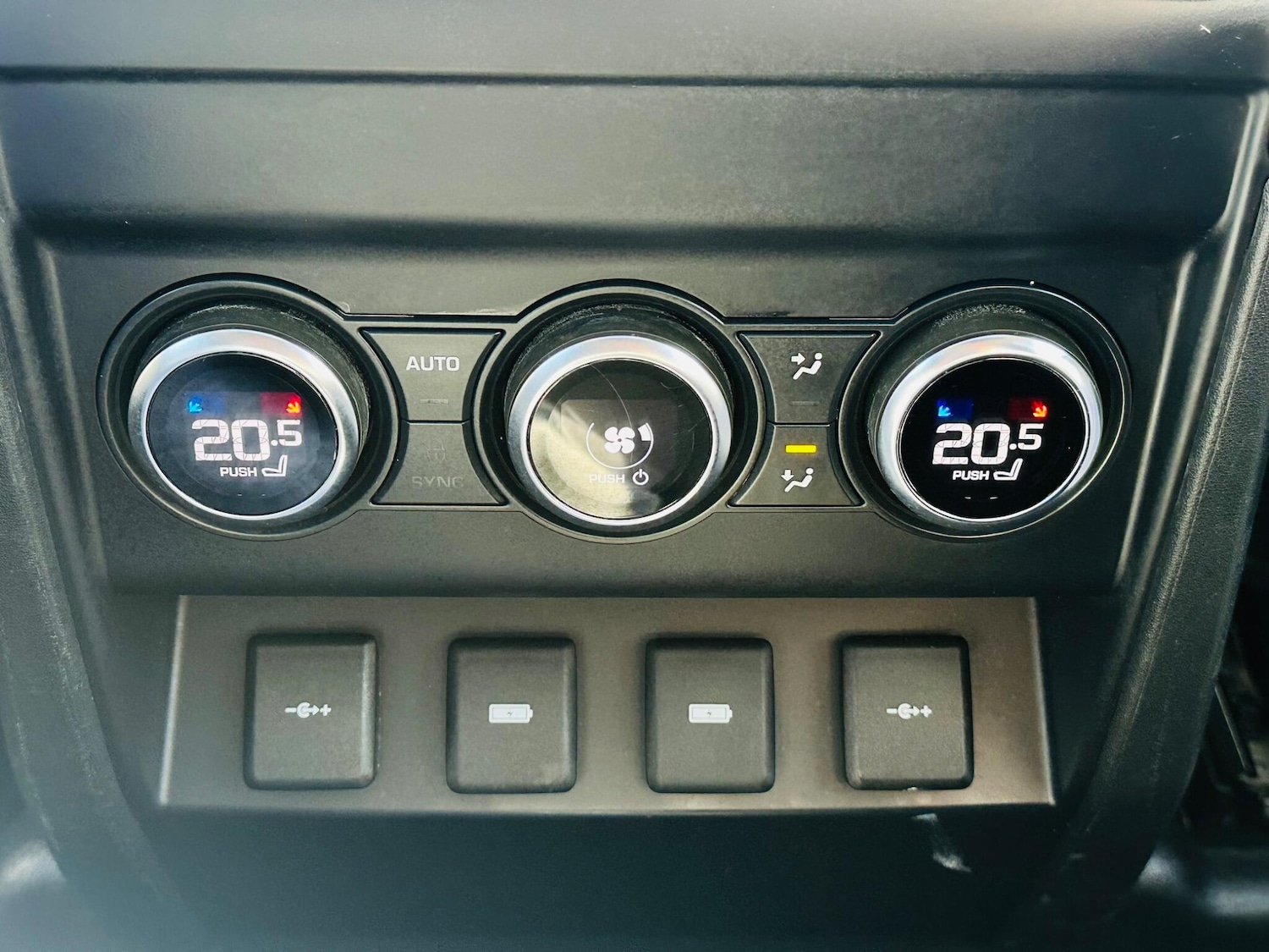 Used Land Rover Defender 110 for sale - 75838148: Photo 33