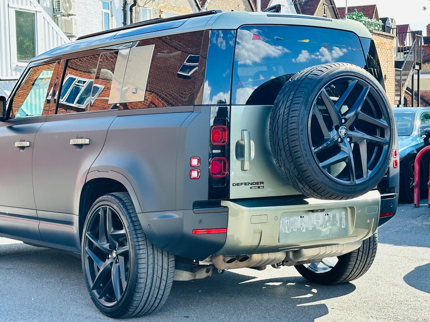 Used Land Rover Defender 110 for sale - 75838148: Photo 5