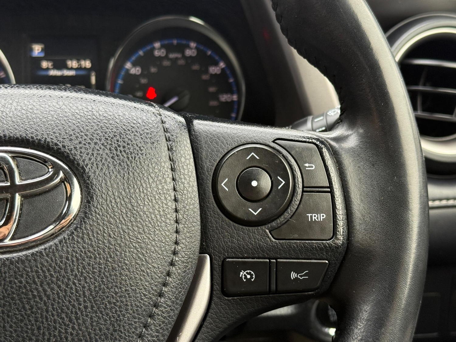 Used Toyota RAV4 2018 for sale - 77794437: Photo 32