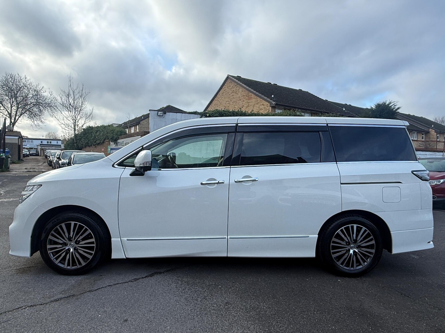 Used Nissan Elgrand for sale - 76527996: Photo 10