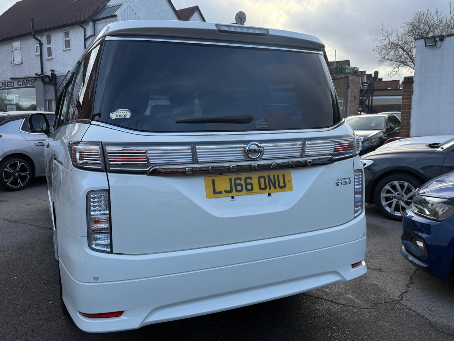 Used Nissan Elgrand for sale - 76527996: Photo 11