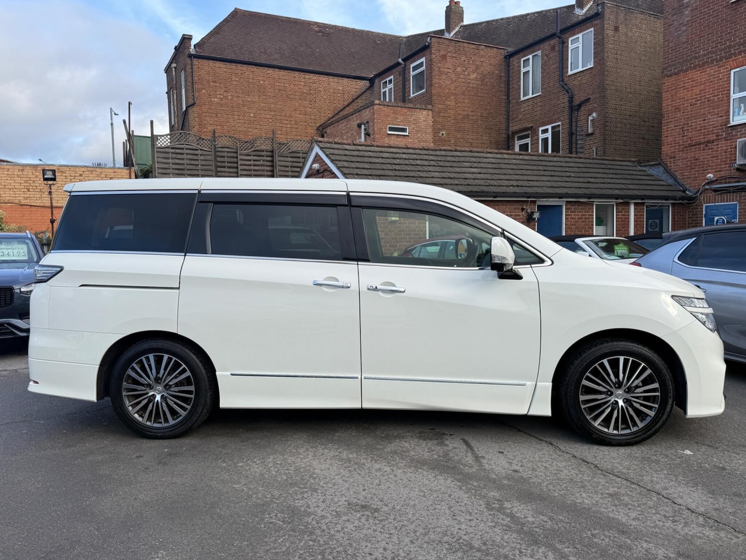 Used Nissan Elgrand for sale - 76527996: Photo 13