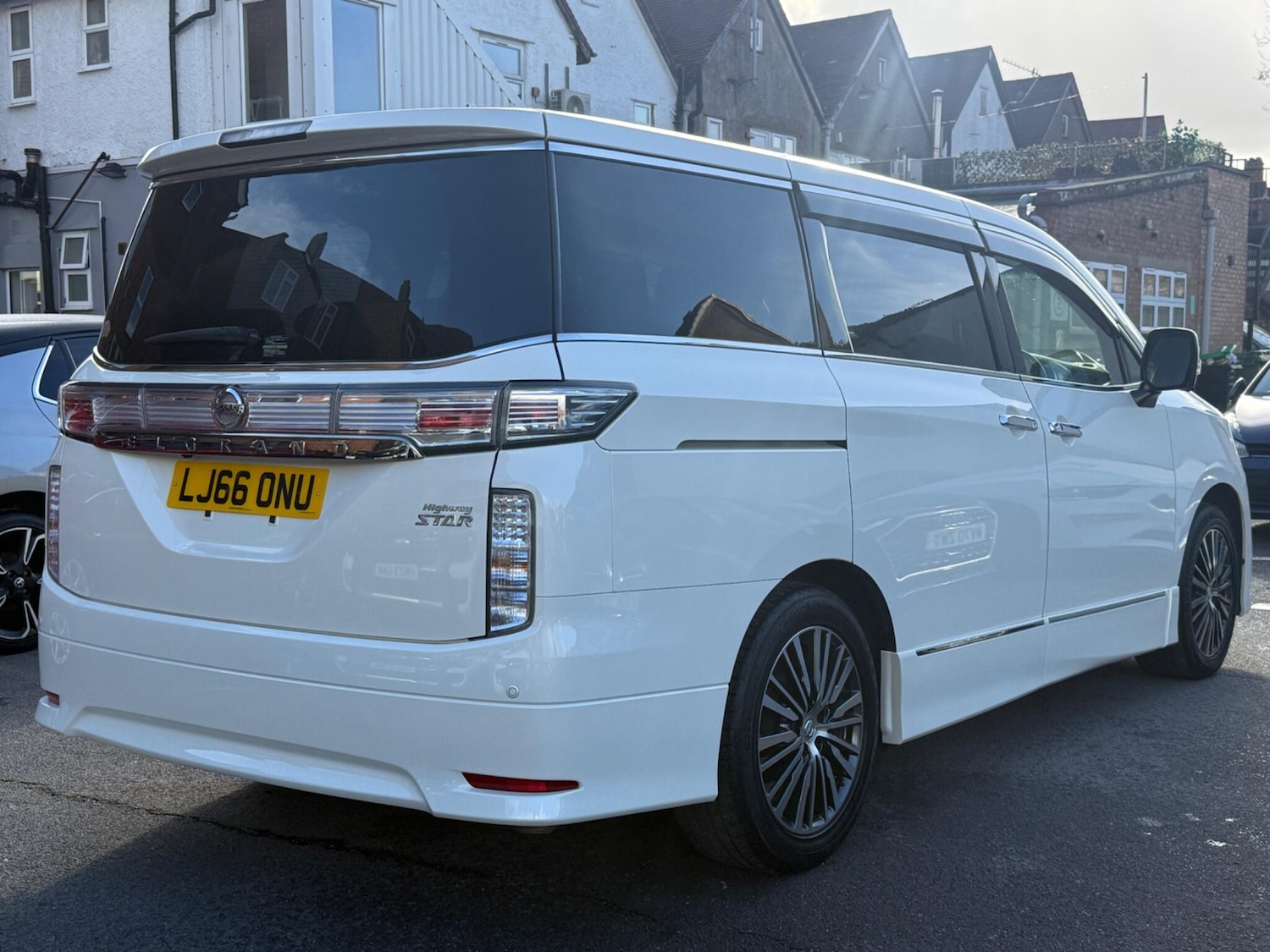 Used Nissan Elgrand for sale - 76527996: Photo 15