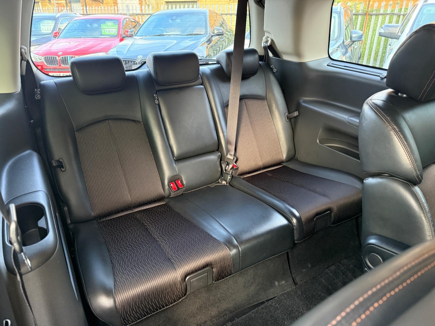 Used Nissan Elgrand for sale - 76527996: Photo 26