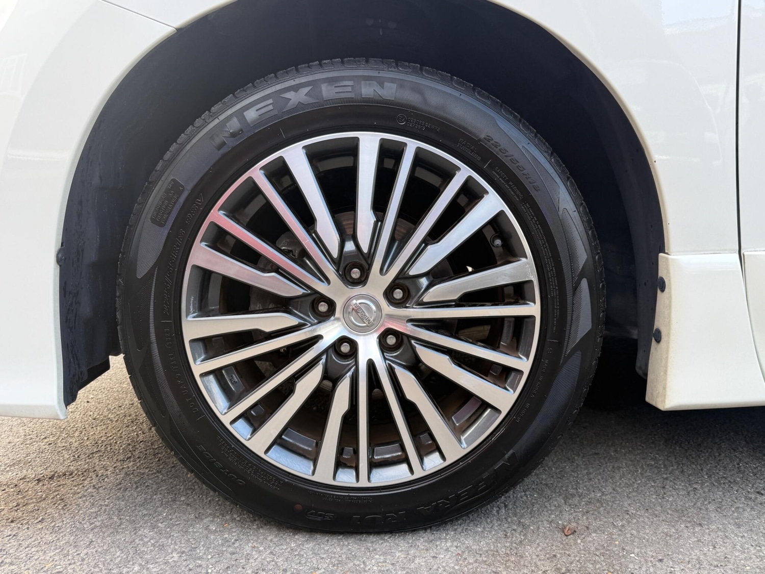 Used Nissan Elgrand for sale - 76527996: Photo 32