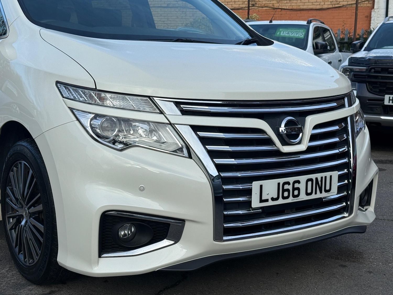Used Nissan Elgrand for sale - 76527996: Photo 41