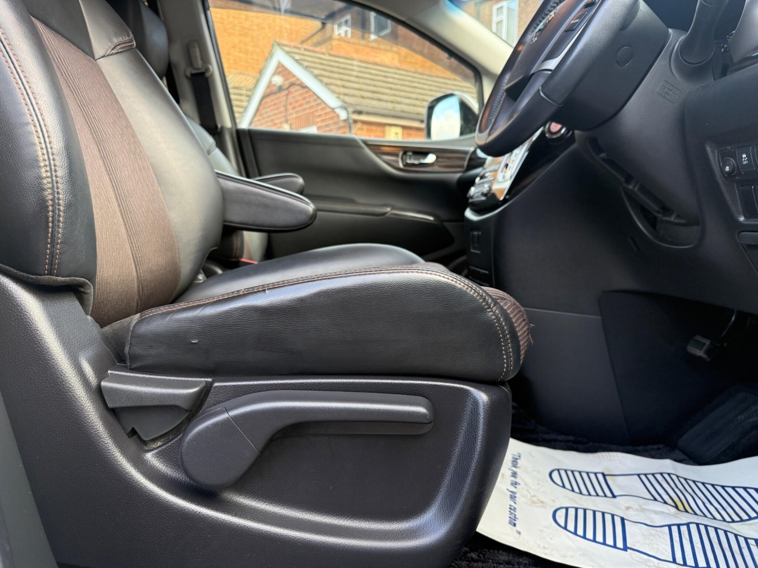 Used Nissan Elgrand for sale - 76527996: Photo 44